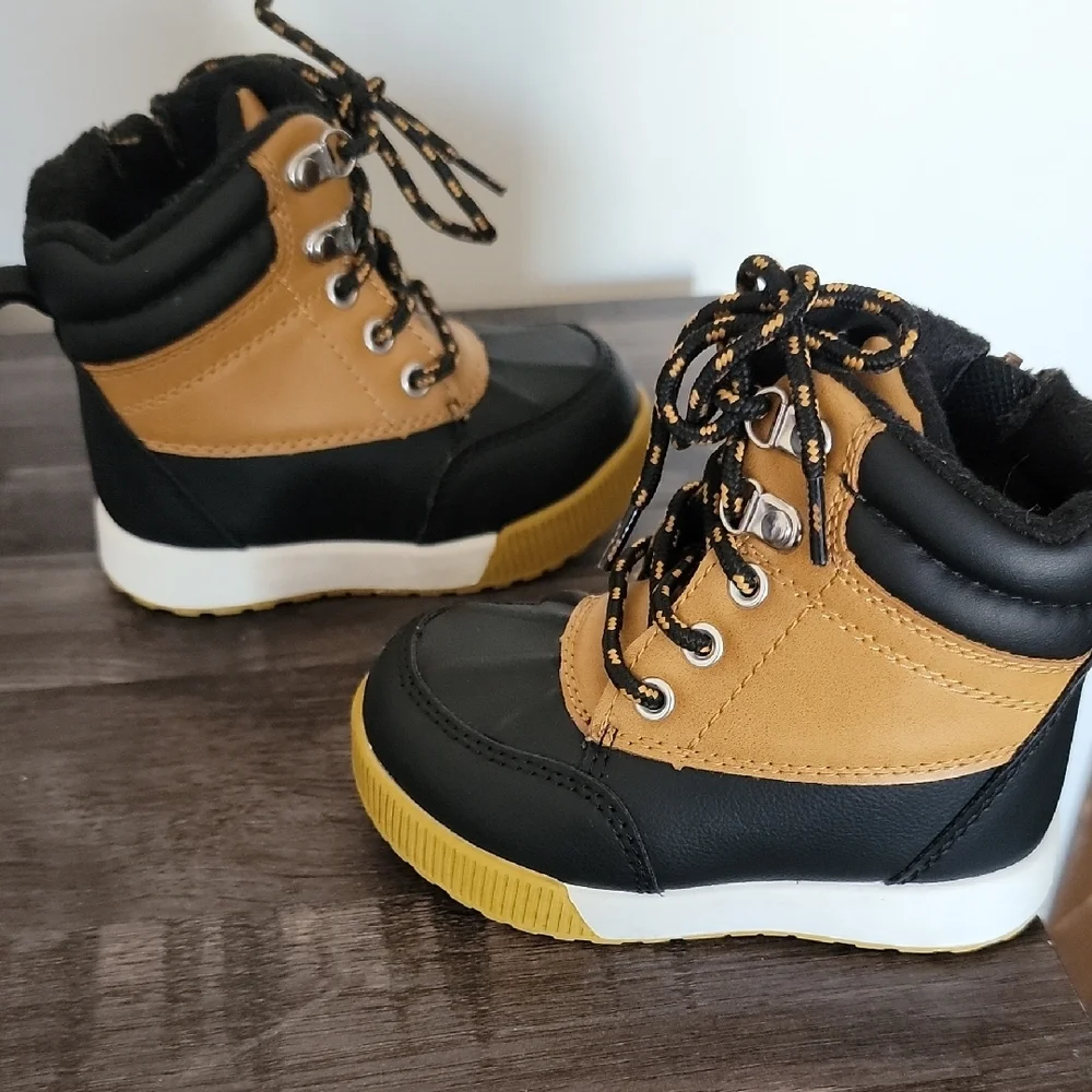 Wonder Nation Baby Tan and Black Boots